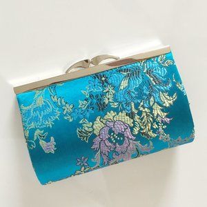 4/10 EMBROIDERED CLUTCH